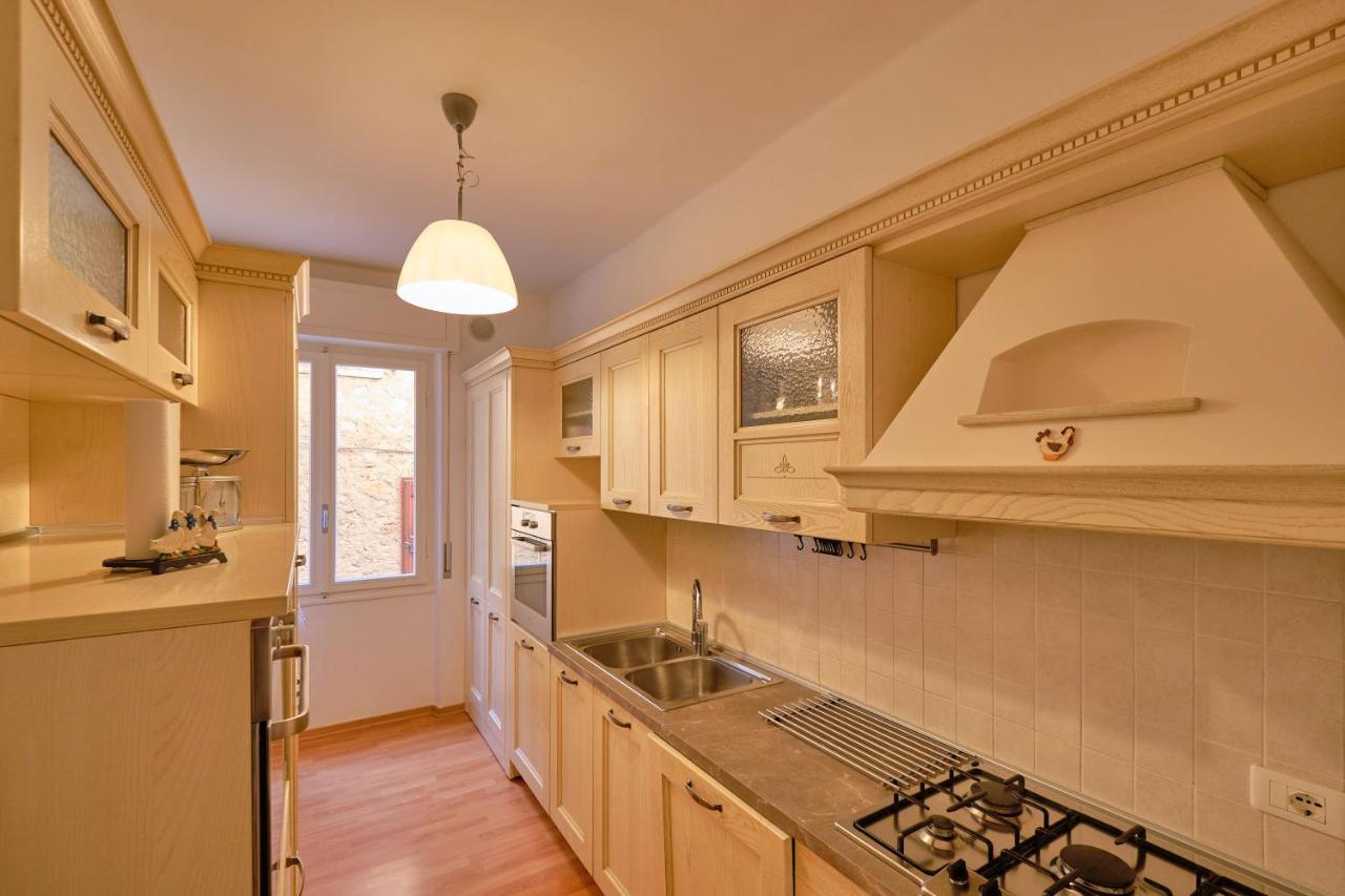 Apartmentsgarda - Residenza Dei Navigatori 토리델베나코 외부 사진